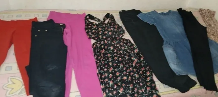 Desapegando roupas aleatórias combo 50 reais para bazarou 20 a unidade. 
