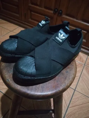 Vendo 2 pares de tênis da Adidas feminino