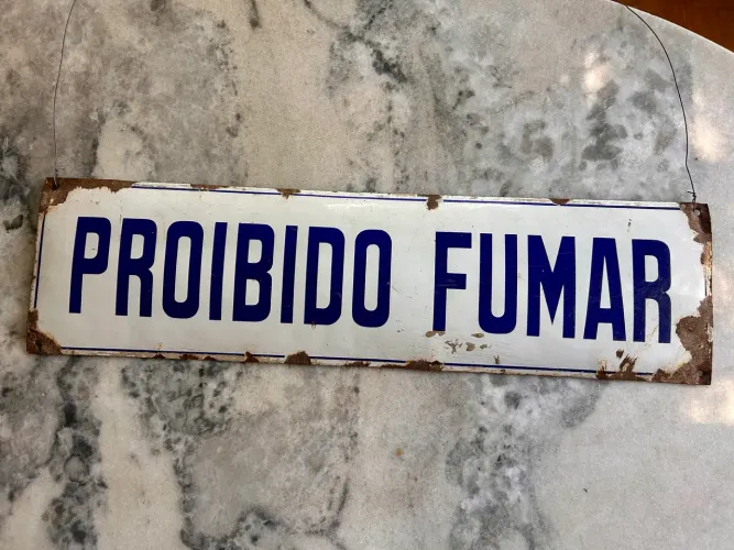 Placa antiga de navio - proibido fumar