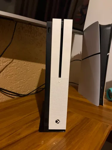 Xbox One S 1TB + 2 Controles + 6 Jogos + Acessórios - Excelente Estado