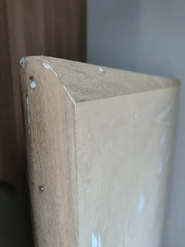 Mesa 165x85cm tampo em MDF cru, com bordas e pés de Angelim (madeira maciça)