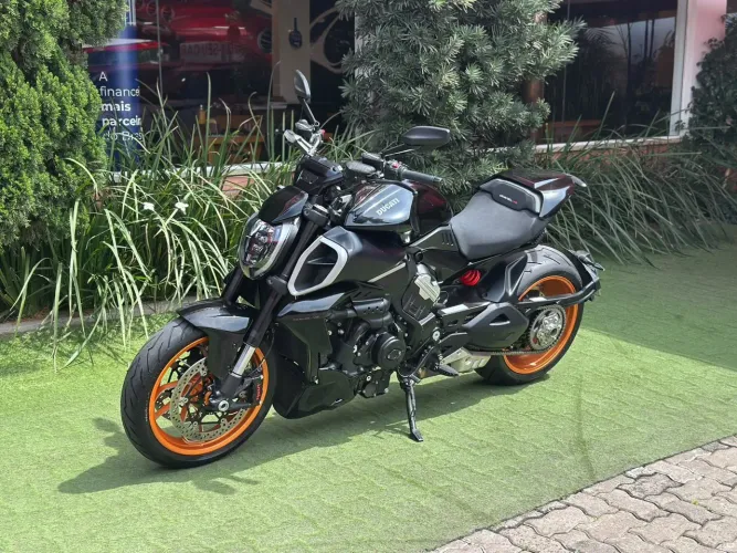 Ducati DIAVEL V4 1158