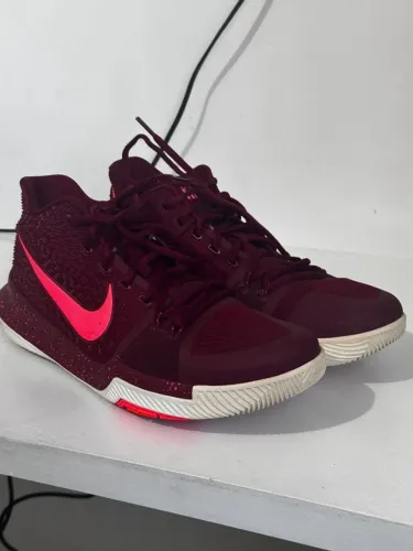Tênis de basquete Kyrie 3
