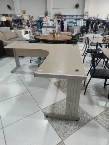 MESA DE ESCRITORIO EM L