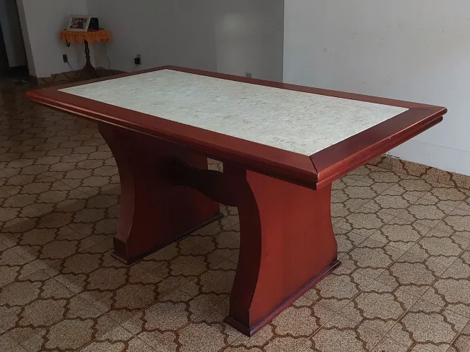 Mesa de madeira 6 lugares com pedra travertino