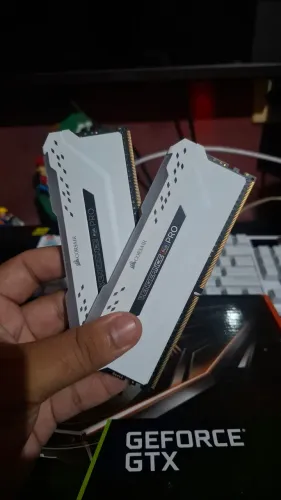 Memória RAM Corsair ddr4 2 x 8gb