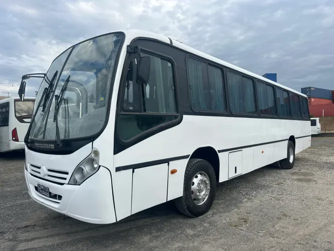 Ônibus fretamento motor dianteiro