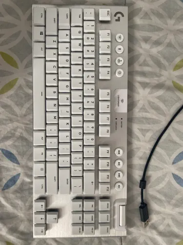 Teclado Logitech G915 TKL Sem Fio Lightspeed Mecânico Gamer