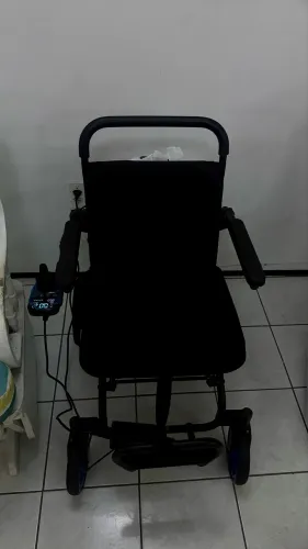 Cadeira elétrica novíssima com um mês de uso