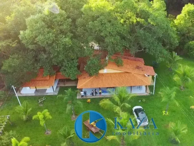 EXCELENTE FAZENDA, BANHADA PELO RIO URUCUIA, COM 33 HECTARES.