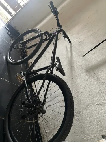 Bicicleta aro 29 com suporte para carro
