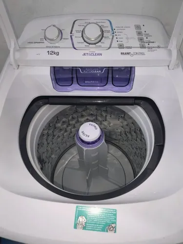 Vendo uma máquina de lavar roupas nova