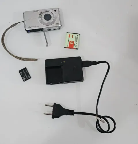 Câmera Digital Sony Cyber-shot DSC-W210 12.1MP Completa + Carregador e Cartão