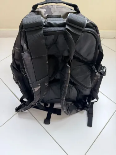 Vendo mochila invictus defender