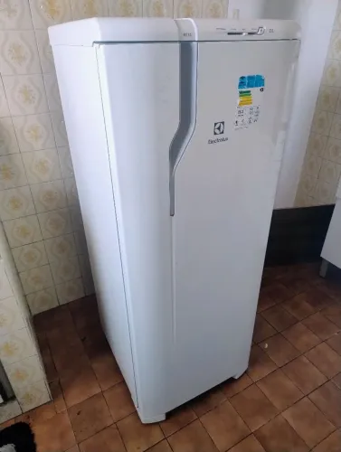 Geladeira Electrolux RE31