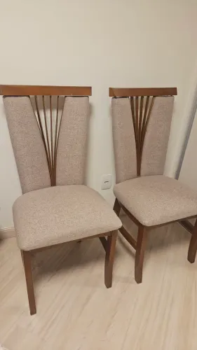 Kit com 2 Cadeiras sofisticadas, em madeira