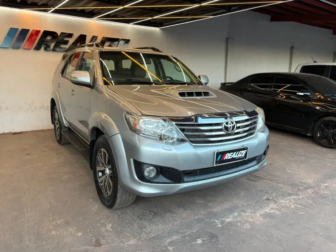 Toyota Hilux SW4 SRV D4-d 4X4 3.0 TDI Dies. AUT 2013