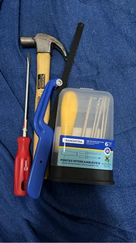 Ferramentas - kit de chaves, mini serra e martelo