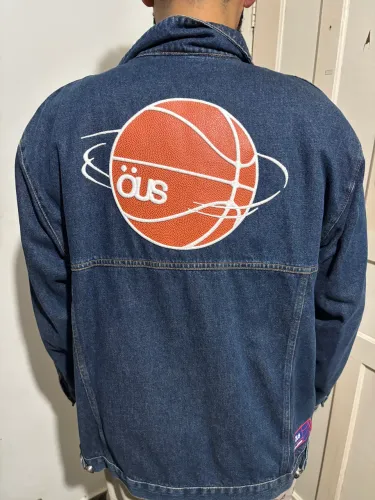 Jaqueta Ous x NBA edição especial GG