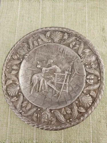 Prato decorativo de parede em metal 23 cm