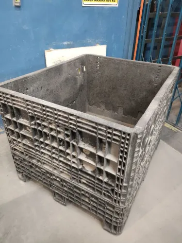 Caixa Pallet Dobrável 570 L Preto Usada