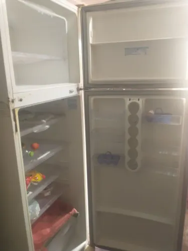Vende se uma geladeira valor 650