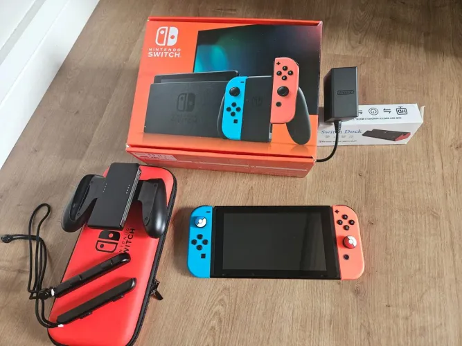 Nintendo Switch v2 IMPECÁVEL - Acompanha SDCard Sandisk 128gb e Case de transporte