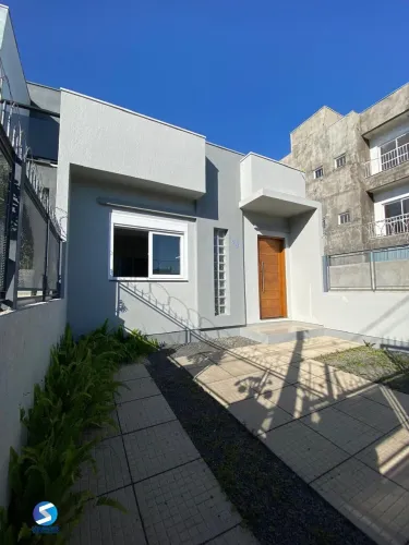 Linda Casa de 2 Dormitórios com uma suíte Localizada no Ipanema Residence Park