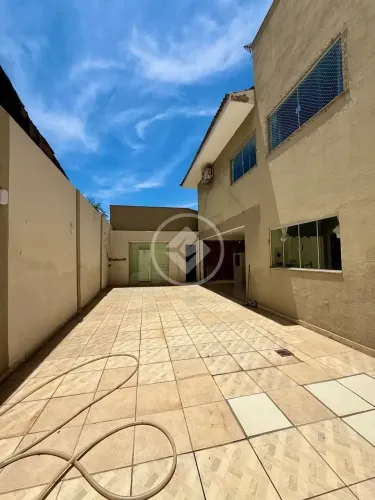 Sobrado no Coophamil, 3 quartos sendo1 suíte master com banheira. codigo: 334051