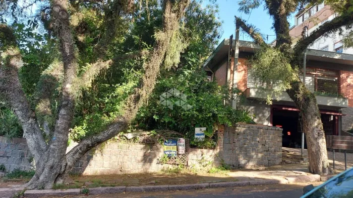Ótimo terreno localizado no melhor da Tristeza, com 671 m²