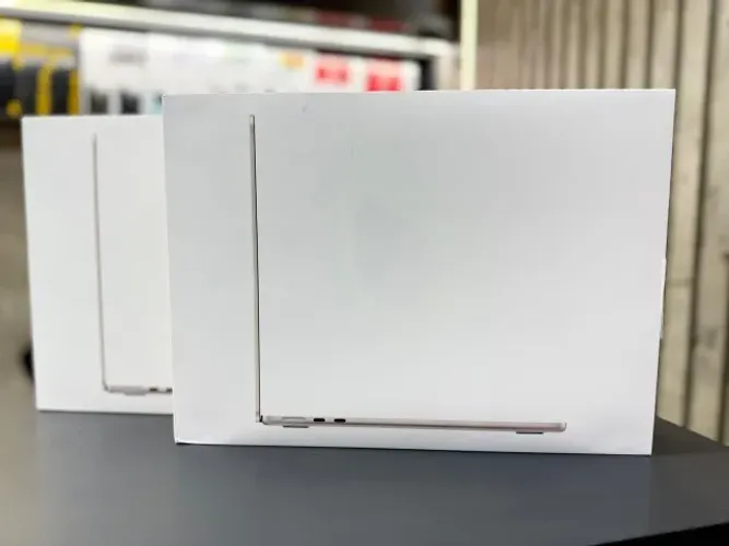 Apple MacBook Air (2024) de 15.3 - 16GB RAM / 512GB SSD - Chip M3