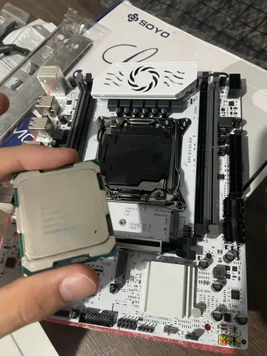 Kit Xeon E5 2680 V4 + Placa Mãe Soyo X99-D4 V5 BSF (Novo/Na Caixa)