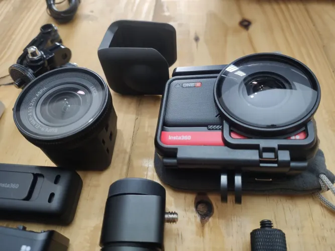 Insta 360 One R (360 Editions) + 1 - Inch Wide Angle Mod