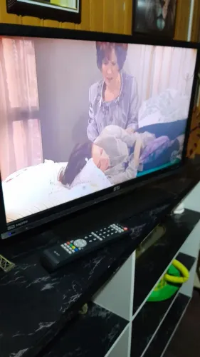 Tv LCD não e smart imagem ótima controle remoto não entrego por 300$