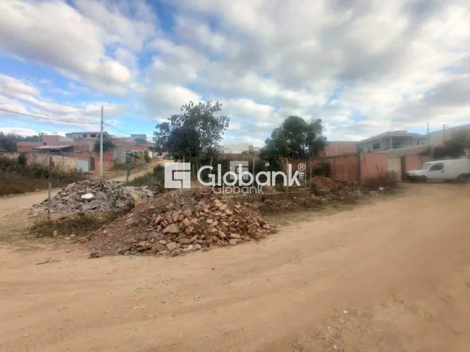 Terreno/Lote em Montes Claros, no bairro Panorama II, à venda.