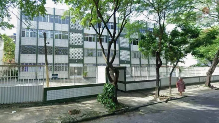 VENDO ÓTIMO APARTAMENTO COM 04 QUARTOS NA ENCRUZILHADA - RECIFE