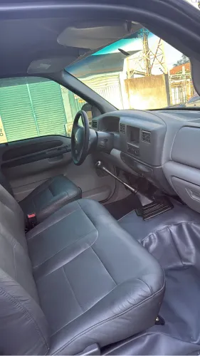 Ford F-250 XLT 4.2 TB Diesel 2005