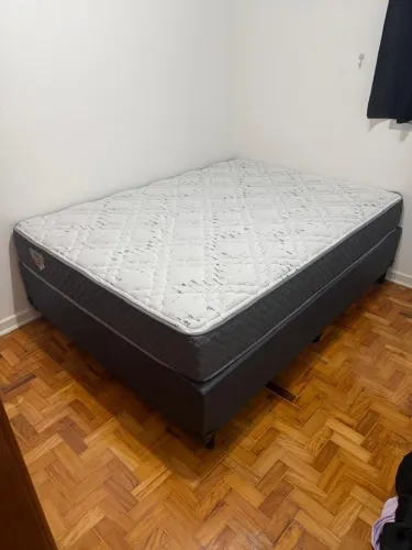 Vende-se Colchão com Base novo