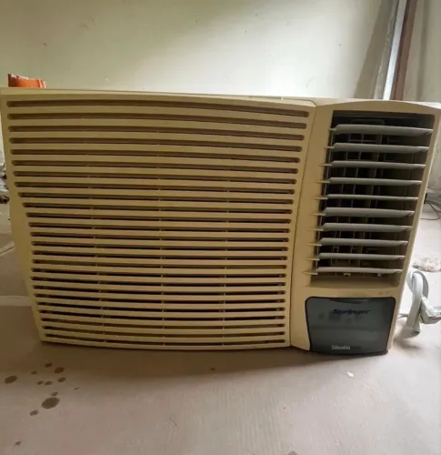 Ar-condicionado de janela Springer 3000 BTUs 