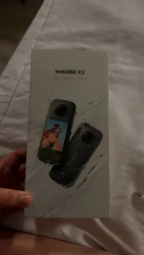 Vendo câmera Insta360 X3, ideal para vlogs, viagens, esportes, shows e criação de conteúdo