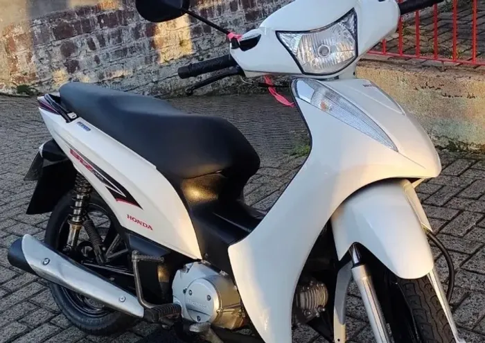Honda Biz 125- perfeita sem detalhes