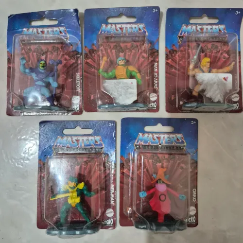HE MAN MASTERS OF THE UNIVERSE LOTE 5 MINIATURAS 4 LACRADOS E 1 ABERTO SEM MEXER BONECOS