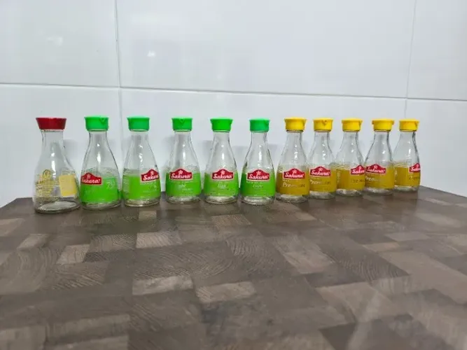 Kit com 11 vidros recipientes para molho Shoyu da marca Sakura vazios