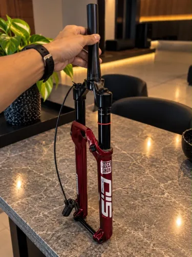 Suspensão Rockshox Sid Ultimate + trava