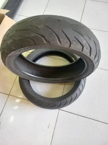 Par de pneus pirelli angel ST usados 