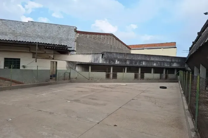Terreno/Galpão com 1.706,17 m² de Área Útil, em terreno de 3.121,50 m² em Vila dos Remédio