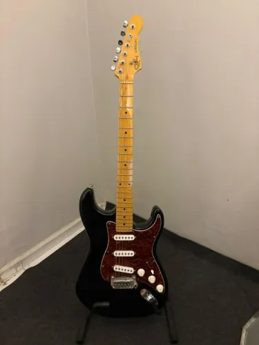 Guitarra G&L Legacy Tribute HSS preta