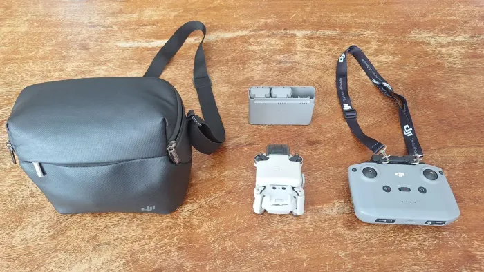 Drone Dji mini 2 fly more combo + Lentes Freewell original + Alça controle + Micro SD 32GB
