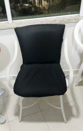 Mesa com duas cadeira para reformar