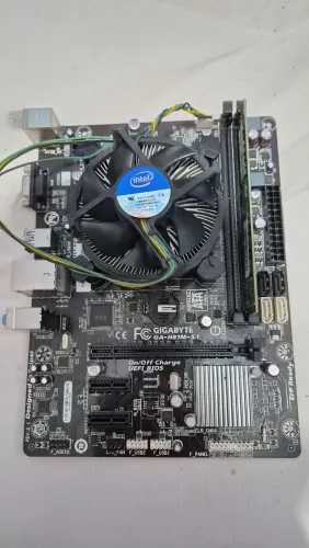 Placa Mãe Gigabyte GA-H81M-S1 + i7 4790 + 8GB RAM 1600MHz